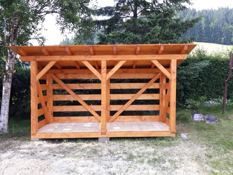 Dřevník 2