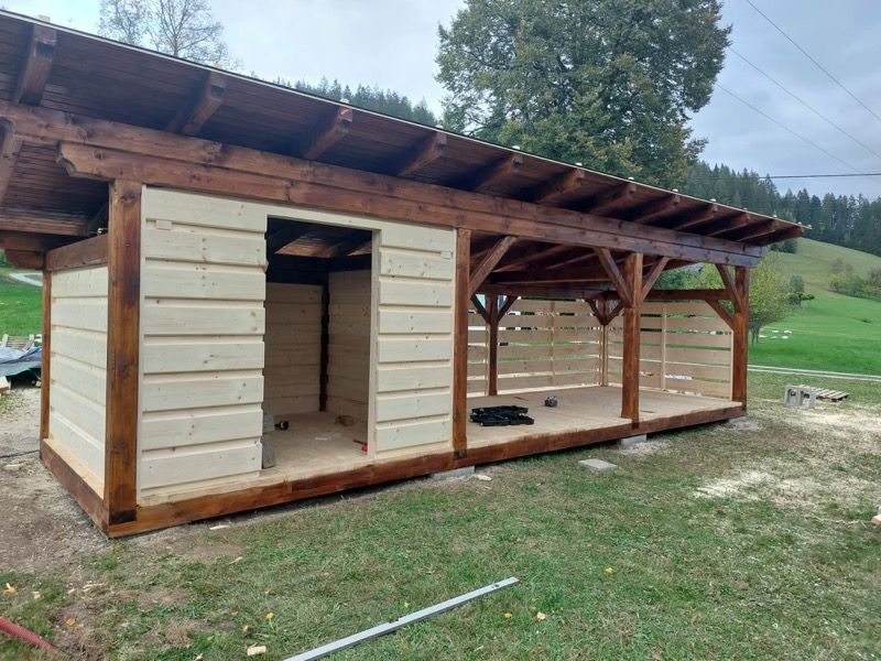 Dřevník 7